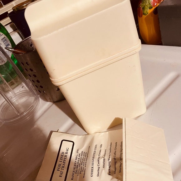 Range Kleen "The Fat Trapper" for Grease, Beige Container, One Bag   Included! - Picture 3 of 3